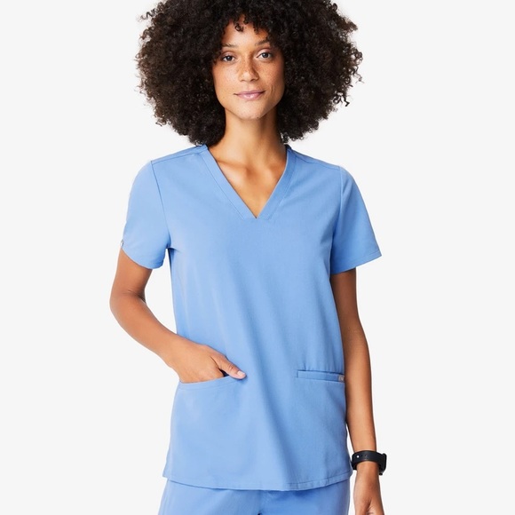 NWT Figs Casma Scrub Top in XL color Ceil Blue